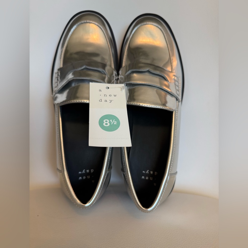 🎃A New Day Metallic Silver Women’s Loafers NWT